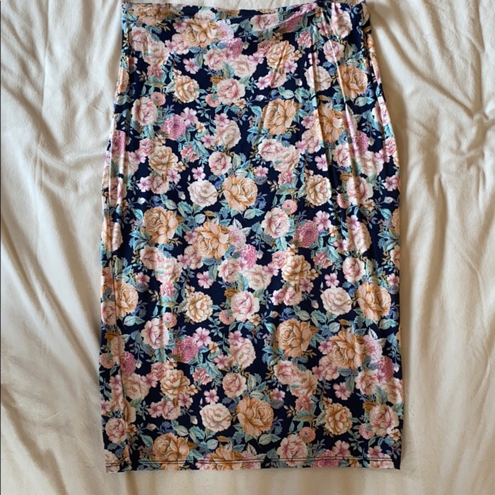 Floral two piece set - Picture 2 of 7